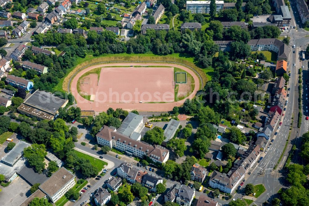 Essen from above - Tennis court sports field destrict Borbeck-Mitte in Essen in the state North Rhine-Westphalia