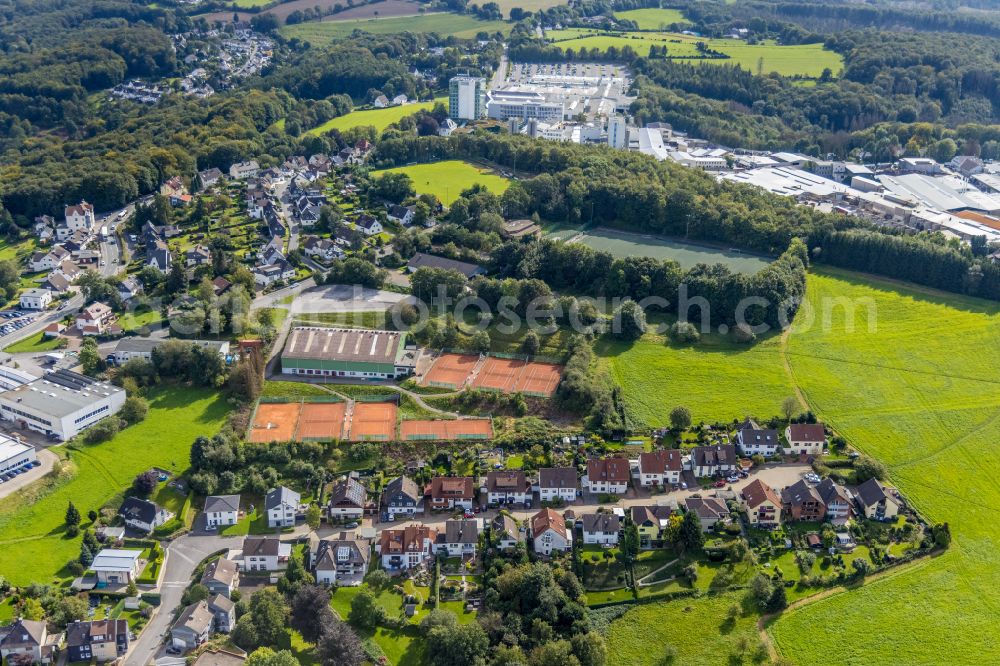 Aerial photograph Ennepetal - Tennis court sports field of the TC Gruen-Weiss Ennepetal e.V. on street Helkenberger Weg in Ennepetal at Ruhrgebiet in the state North Rhine-Westphalia, Germany