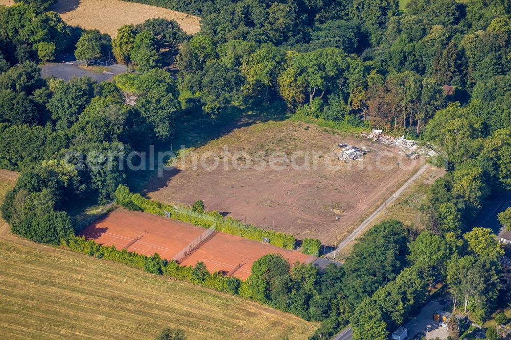 Hamm from the bird's eye view: Tennis court sports field on street Dolberger Strasse in the district Heessen in Hamm at Ruhrgebiet in the state North Rhine-Westphalia, Germany