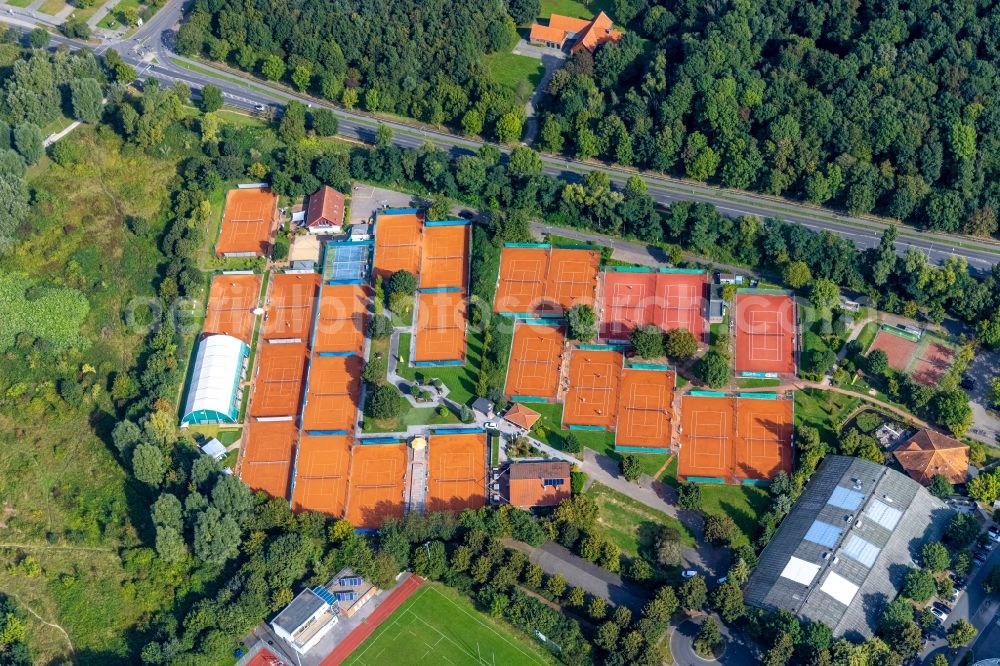 Düsseldorf from above - Tennis court sports field on Oberloericker Strasse in the district Loerick in Duesseldorf at Ruhrgebiet in the state North Rhine-Westphalia, Germany