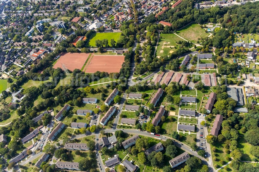 Aerial image Dinslaken - Tennis court sports field in the district Eppinghoven in Dinslaken in the state North Rhine-Westphalia, Germany