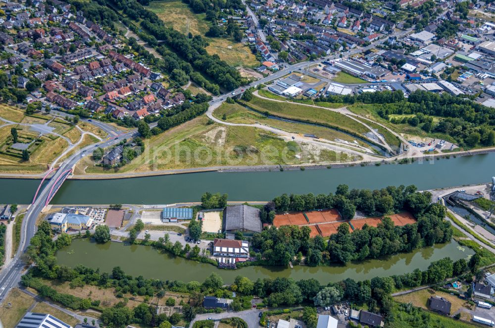 Aerial photograph Castrop-Rauxel - Tennis court sports field of the Ruderverein Rauxel e.V. on street Wartburg-Stiftung Eisenachstrasse in Castrop-Rauxel at Ruhrgebiet in the state North Rhine-Westphalia, Germany