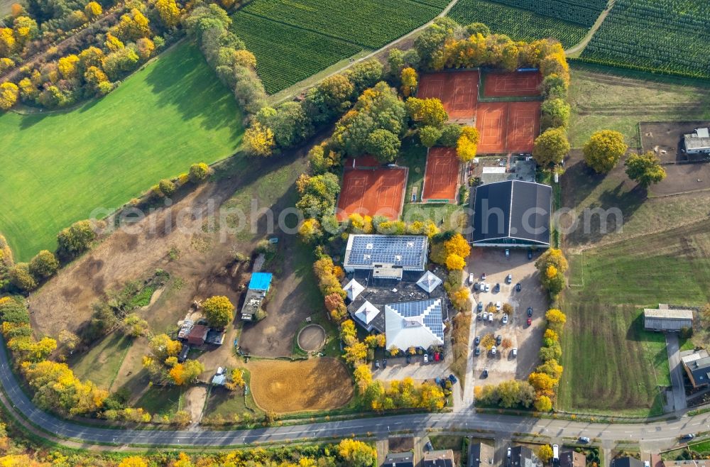 Aerial image Bottrop - Tennis court sports field of TC Sportfreunde Eigen-Stadtwald e.V. in Bottrop in the state North Rhine-Westphalia, Germany