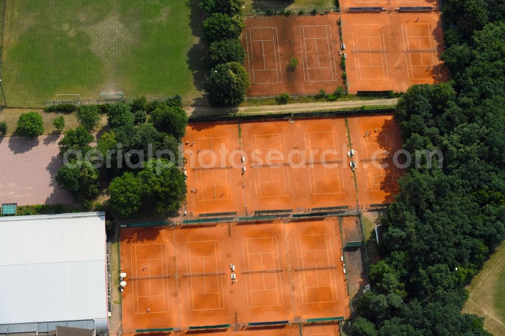 Karlsruhe from the bird's eye view: Tennis court sports field of SSC Karlsruhe e.V. Am Sportpark in the district Hagsfeld in Karlsruhe in the state Baden-Wurttemberg, Germany