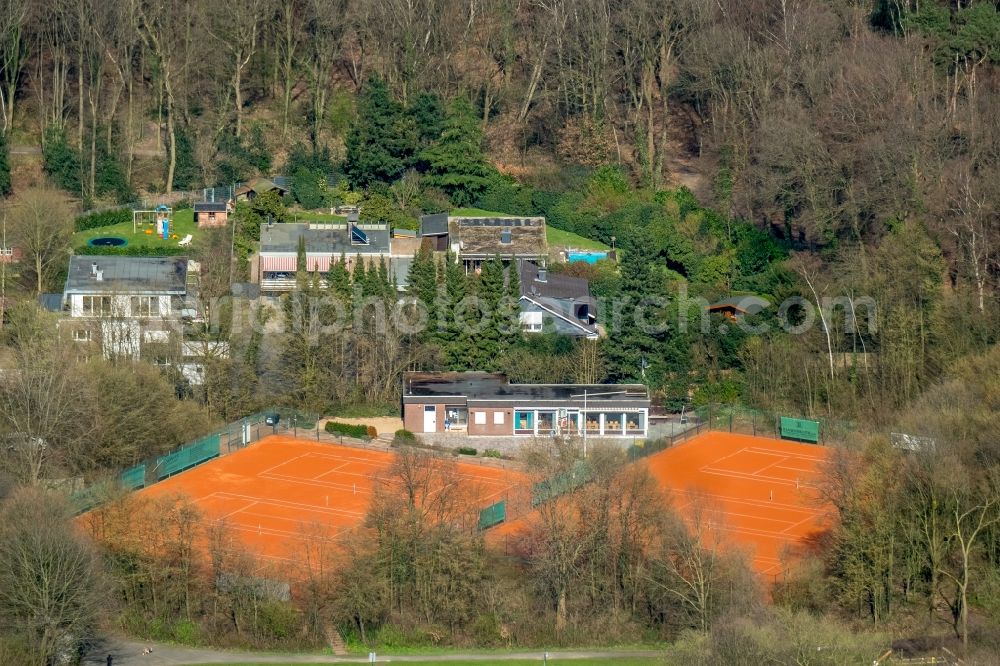 Aerial photograph Hünxe - Tennis court sports field in of Strasse Kost-Im-Busch-Weg in Huenxe in the state North Rhine-Westphalia, Germany