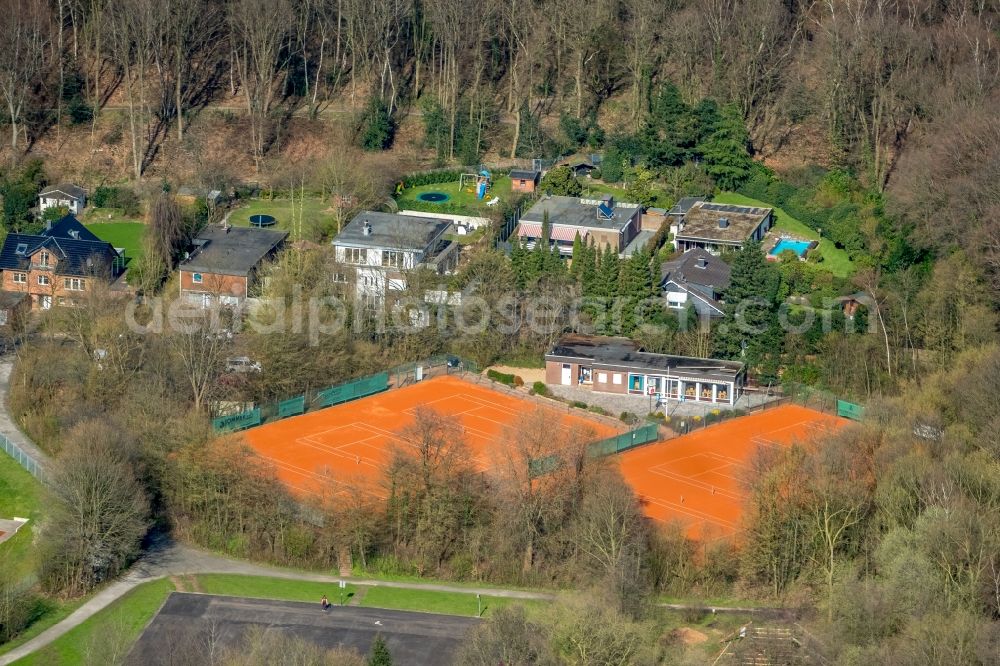 Hünxe from the bird's eye view: Tennis court sports field in of Strasse Kost-Im-Busch-Weg in Huenxe in the state North Rhine-Westphalia, Germany