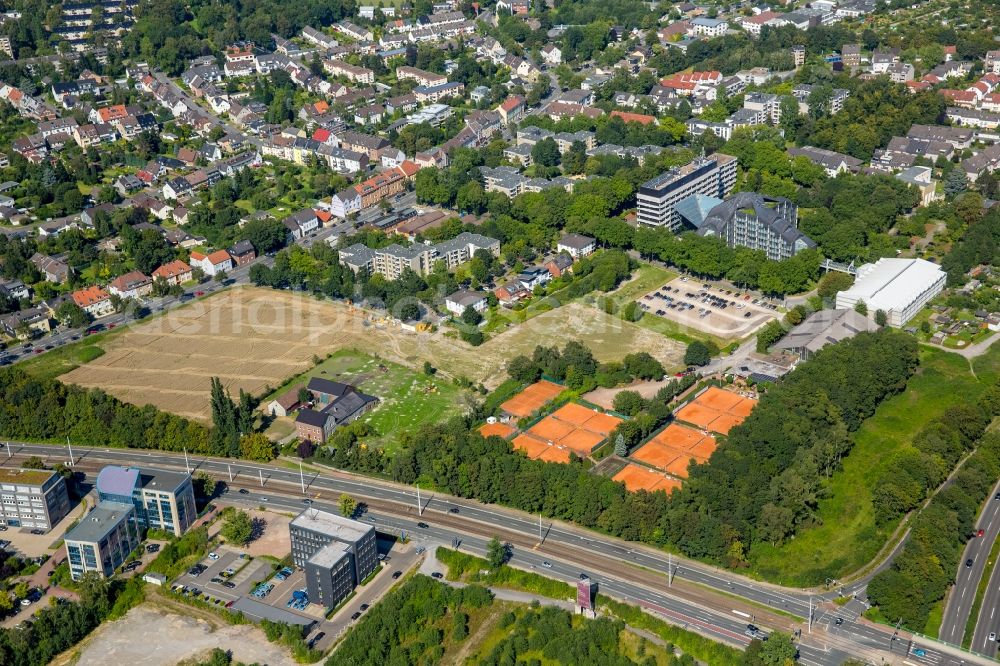 Aerial image Bochum - Tennis court sports field of Tennisgemeinschaft Friederika e. V. at the departure of highway A448 in Bochum in the state North Rhine-Westphalia