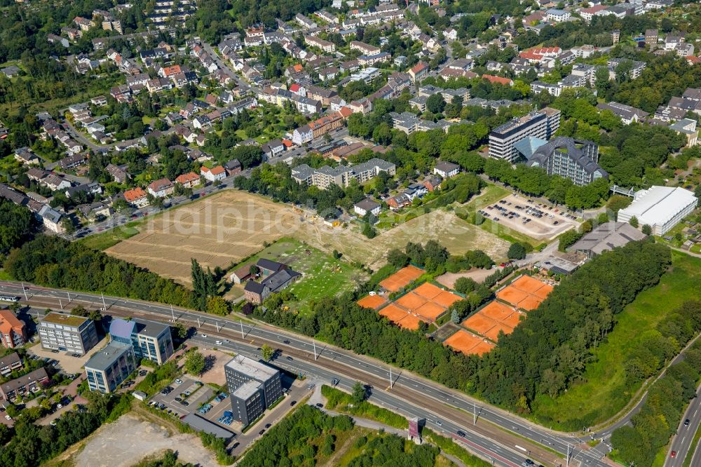 Aerial photograph Bochum - Tennis court sports field of Tennisgemeinschaft Friederika e. V. at the departure of highway A448 in Bochum in the state North Rhine-Westphalia