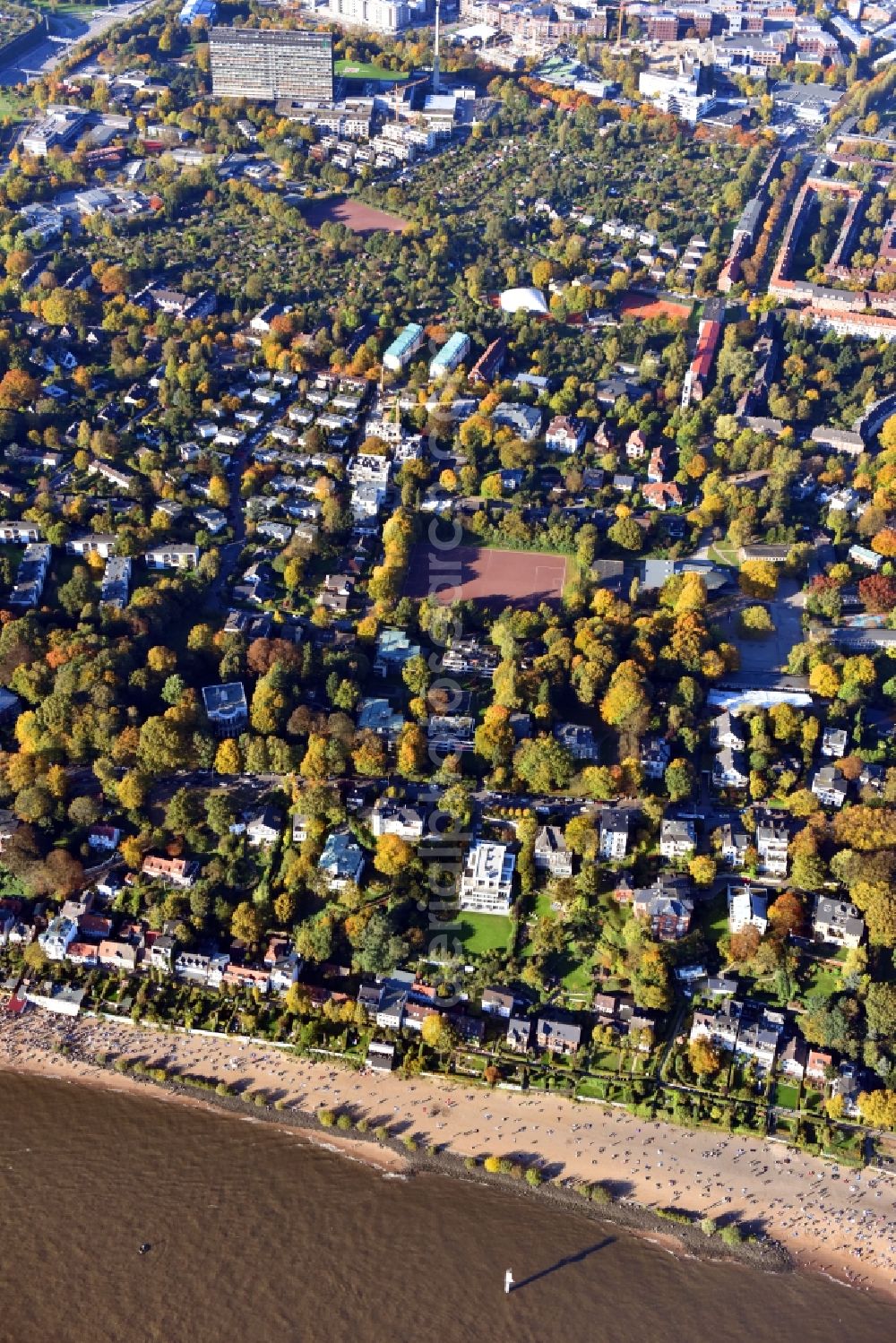 Hamburg from the bird's eye view: Tennis court sports field Trenknerweg in the district Othmarschen in Hamburg, Germany