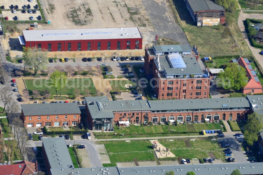 Aerial image Potsdam - residential building and the Rote Kaserne are now apartments in the Friedrich-Klausing-Street corner Graf-von-Schwerin-Street in the district Nördliche Vorstädte in Potsdam in Brandenburg