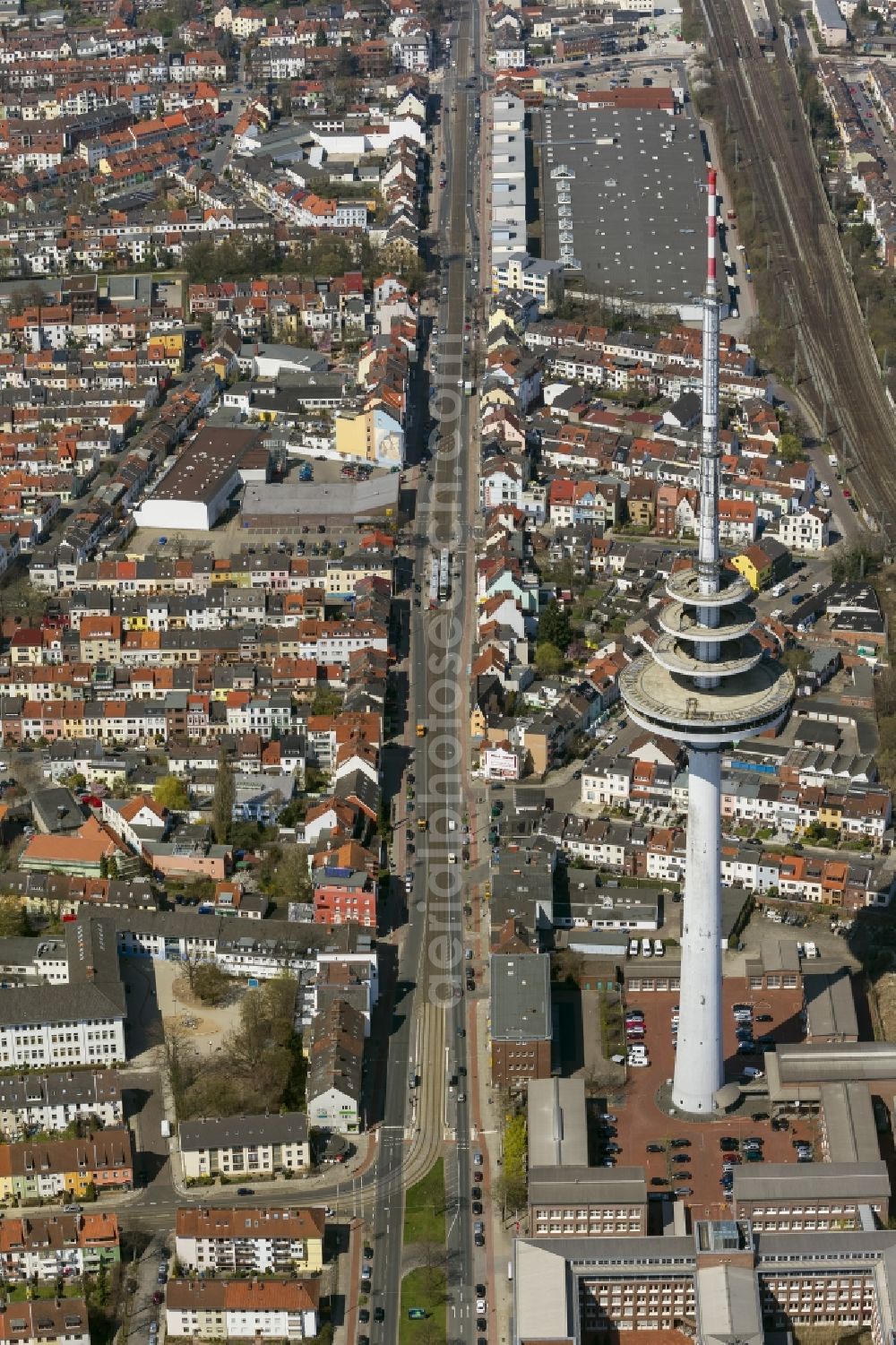 Aerial photograph Bremen - Structure of red tiled roofs in the homes of multi-family row houses in the residential area of the district of Bremen Findorff