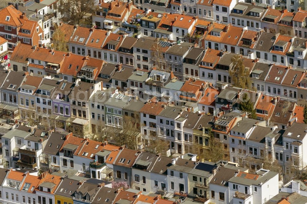 Aerial image Bremen - Structure of red tiled roofs in the homes of multi-family row houses in the residential area of the district of Bremen Findorff