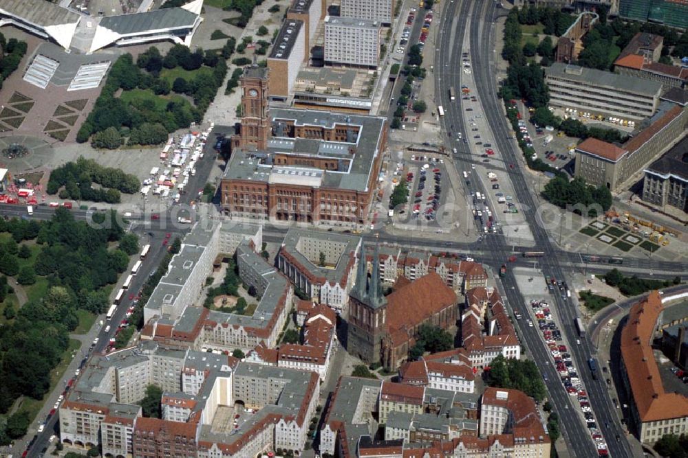 Berlin / Mitte from the bird's eye view: Rotes Rathaus, Nikolaikirche, Neptunbrunnen und Marx-Engels-Forum in Berlin Mitte 1995