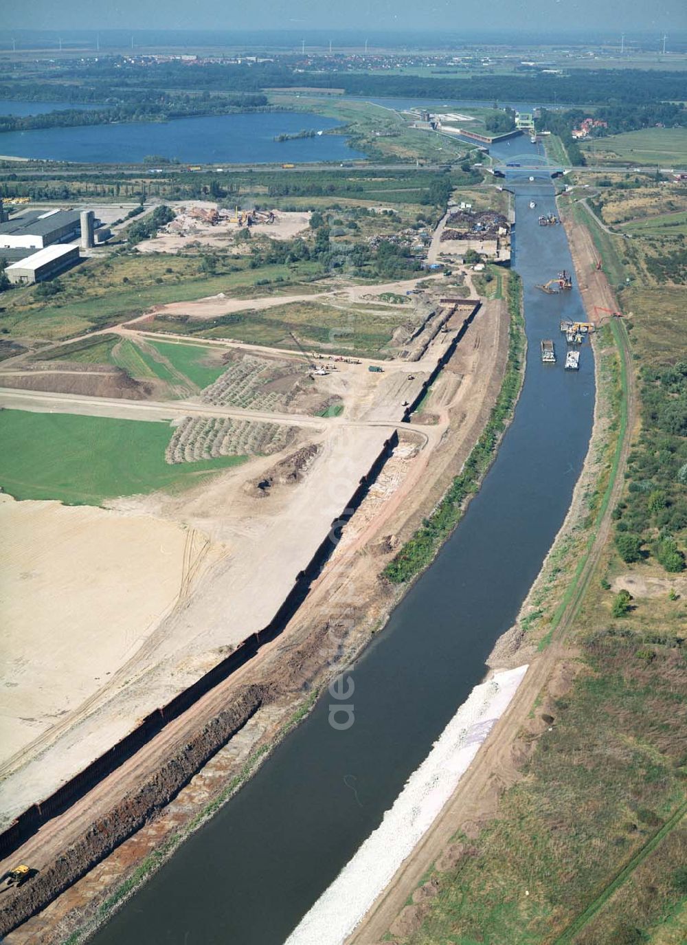 Aerial photograph Magdeburg - Blick auf den Rothenseer Verbindungskanal und den Binnenhafen Magdeburg. Ein Ausbauprojekt des Wasserstraßenneubauamtes Magdeburg.