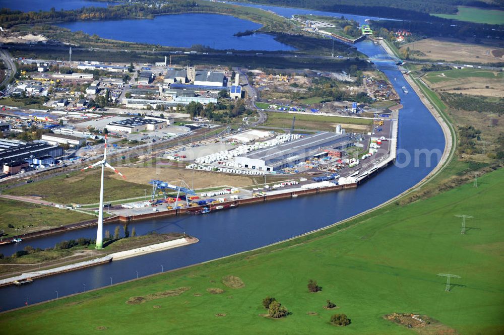 Magdeburg from above - Streckenverlauf Rothenseer Verbindungskanal am Hafen Magdeburg, nahe der Baustelle Niederwasserschleuse Magdeburg, Sachsen-Anhalt. Ein Projekt des WSV, Wasser- und Schifffahrtsverwaltung des Bundes. Course of the Rothensee drop-Canal close by the harbor area Magdeburg, Saxony-Anhalt.