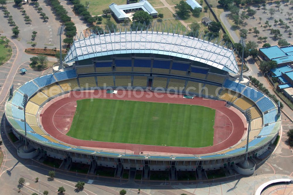 Rustenburg from above - Das Royal-Bafokeng-Stadion (auch Royal Bafokeng Sports Palace) ist ein Sportstadion in Phokeng bei Rustenburg, in der Nordwest Provinz von Südafrika. Das Stadion wurde nach dem Stamm der Royal Bafokeng Nation benannt, in dessen Besitz es sich befindet. Es wurde speziell für die Fußball-Welttmeisterschaft gebaut. View of the Royal Bafokeng Stadium in Rustenburg in the North West Province South Africa for the FIFA World Cup 2010.