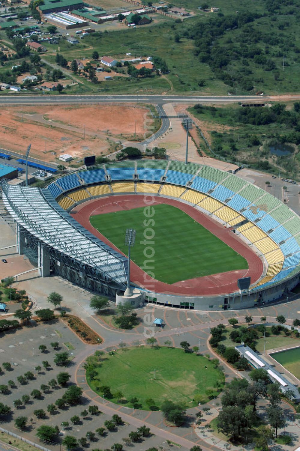 Rustenburg from above - Das Royal-Bafokeng-Stadion (auch Royal Bafokeng Sports Palace) ist ein Sportstadion in Phokeng bei Rustenburg, in der Nordwest Provinz von Südafrika. View of the Royal Bafokeng Stadium in Rustenburg in the North West Province South Africa for the FIFA World Cup 2010.