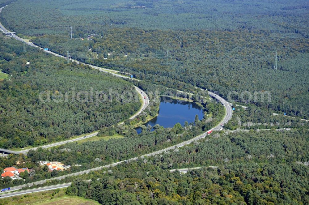 Aerial photograph Rüsselsheim - The motorway junction Ruesselsheim is a junction structure of the freeway A 60 with the federal motorway 67 in Hesse