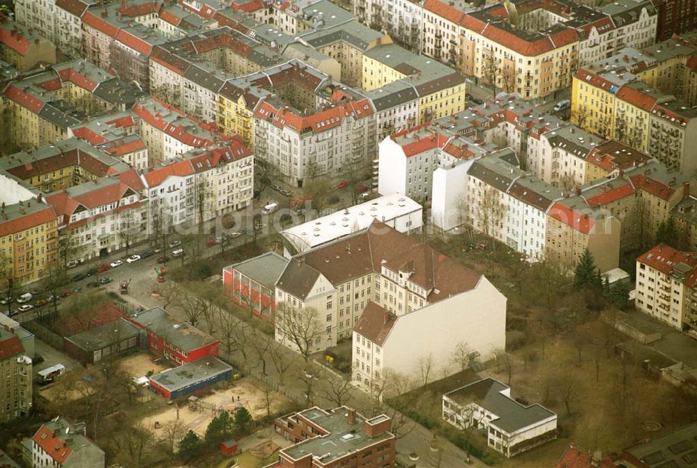 Aerial photograph Berlin/ Neukölln - Blick auf die Rütlischule in Berlin - Neukölln an der Rütlistraße.