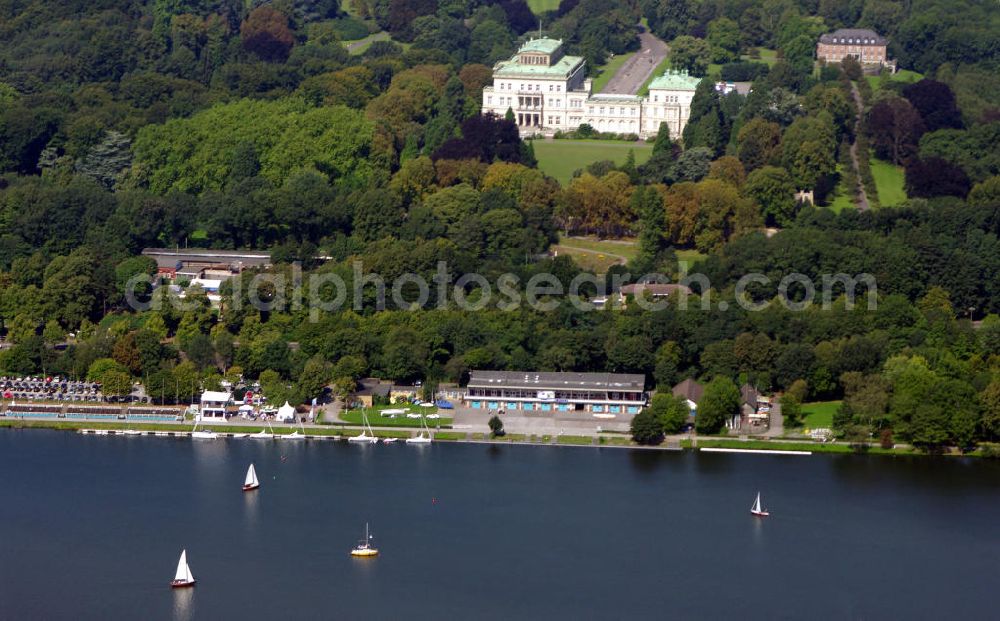 Essen from the bird's eye view: Blick über den Ruderklub am Baldeneysee auf die Villa Hügel. Kontakt Ruderklub: Freiherr-vom-Stein-Str. 206e, 45133 Essen-Hügel, Tel. +49(0)201 470134, Email: info@RaB-Essen.de; Kontakt Villa Hügel: Kulturstiftung Ruhr Essen, Villa Hügel, 45133 Essen, Tel. +49(0)201 61629 0, Fax +49(0)201 61629 11, Email: office@villahuegel.de /