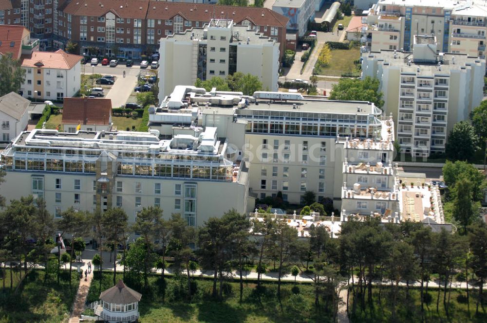 Aerial image Binz - Blick auf das Rugard Strandhotel an der Strandpromenade im Ostseebad / Seebad Binz / Insel Rügen - Mecklenburg-Vorpommern MV. View of the beach / seaside hotel in the Baltic sea spa / sea resort Binz / isle / island Ruegen - Mecklenburg-Western Pomerania.