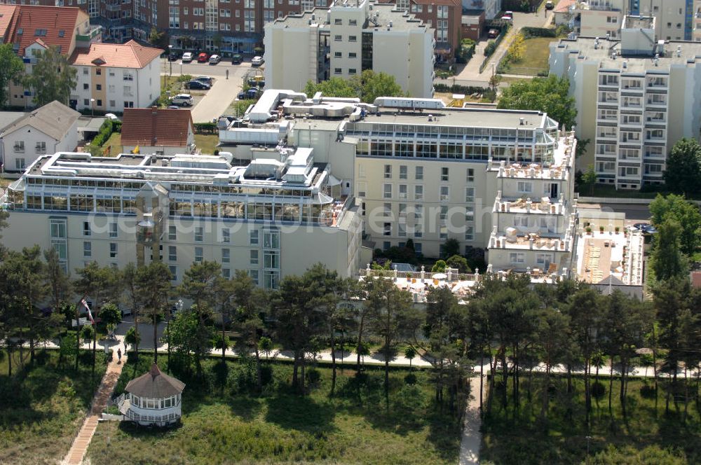 Aerial photograph Binz - Blick auf das Rugard Strandhotel an der Strandpromenade im Ostseebad / Seebad Binz / Insel Rügen - Mecklenburg-Vorpommern MV. View of the beach / seaside hotel in the Baltic sea spa / sea resort Binz / isle / island Ruegen - Mecklenburg-Western Pomerania.