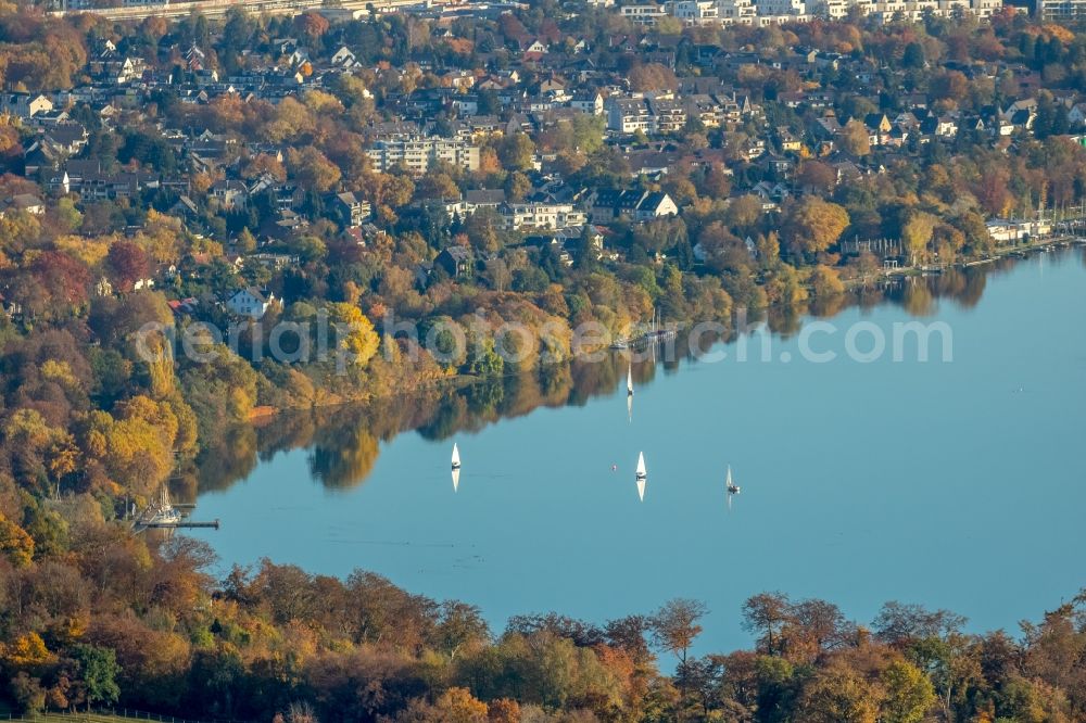 Essen from above - Curved loop of the riparian zones on the course of the river ruhr in Essen in the state North Rhine-Westphalia