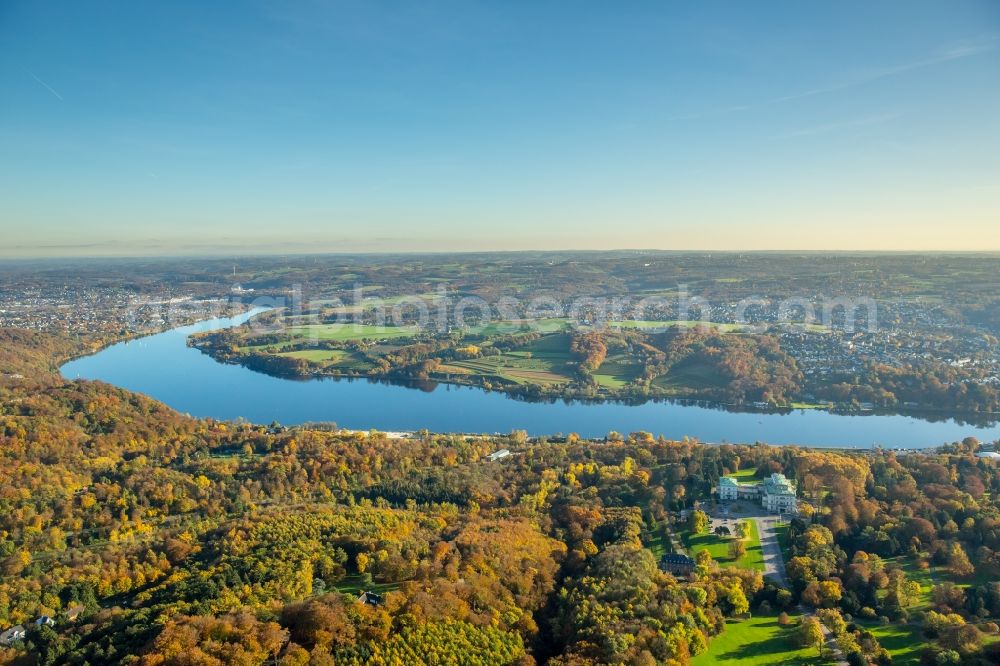 Aerial image Essen - Curved loop of the riparian zones on the course of the river ruhr in Essen in the state North Rhine-Westphalia