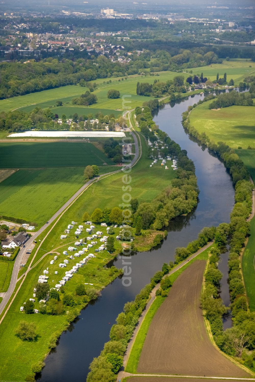 Aerial photograph Mülheim an der Ruhr - Ruhrauen- shore areas on flux flow of the Ruhr in Muelheim an der Ruhr in North Rhine-Westphalia