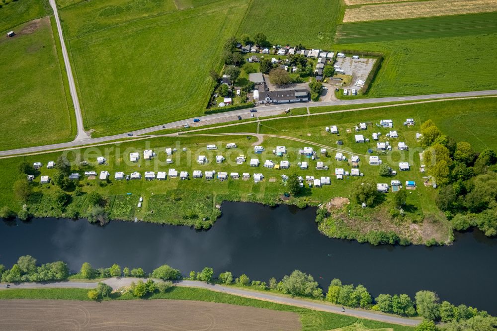 Mülheim an der Ruhr from the bird's eye view: Ruhrauen- shore areas on flux flow of the Ruhr in Muelheim an der Ruhr in North Rhine-Westphalia