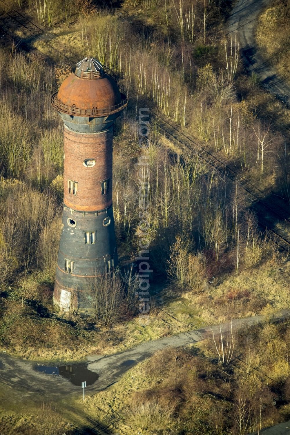 Aerial photograph Duisburg - Ruins of an old water tower on the site of the former railway operating plant in Duisburg in North Rhine-Westphalia