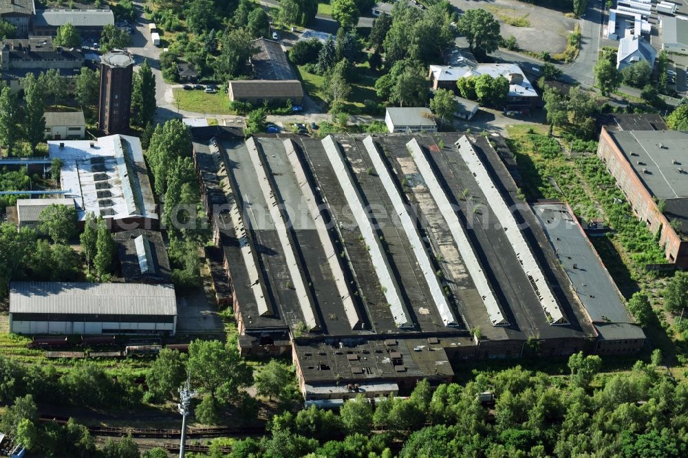 Leipzig from the bird's eye view: Ruins of Repair shop, maintenance and repair of trains and wagons of the freight in the Engelsdorf district of Leipzig in Saxony