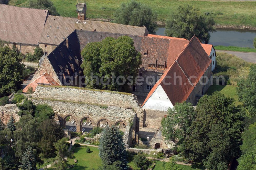 Aerial photograph Memleben - Strasse der Romanik: Die Ruine des Klosters Memleben war einst die bedeutende Pfalz der Ottonen. Nach dem 2. Weltkrieg war das Klostergelände ein Volkseigenes Gut, seit 1991 ist es im Besitz der Gemeinde Memleben. Homepage: http://