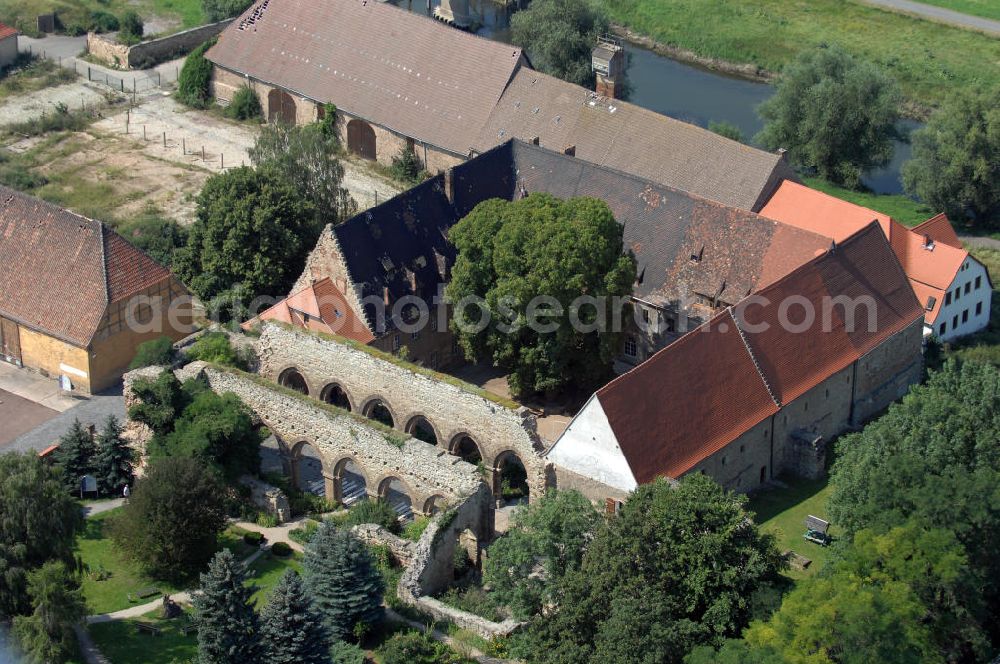 Memleben from above - Strasse der Romanik: Die Ruine des Klosters Memleben war einst die bedeutende Pfalz der Ottonen. Nach dem 2. Weltkrieg war das Klostergelände ein Volkseigenes Gut, seit 1991 ist es im Besitz der Gemeinde Memleben. Homepage: http://