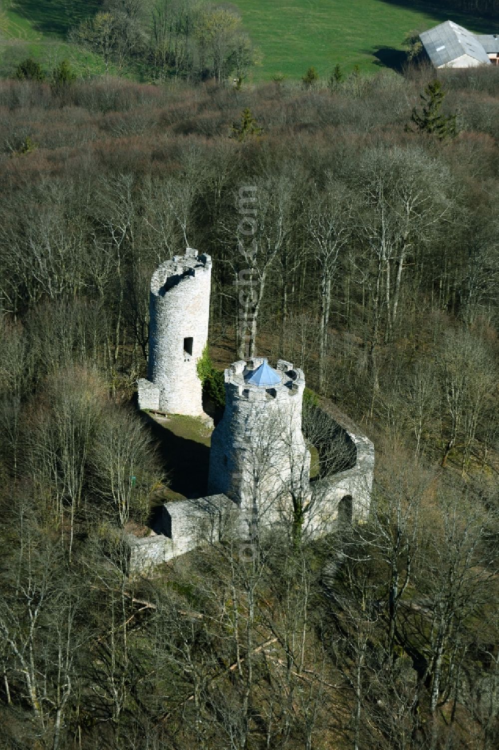 Aerial photograph Neuwart - Ruins and vestiges of the former castle and fortress Ebersburg in Neuwart in the state Hesse, Germany