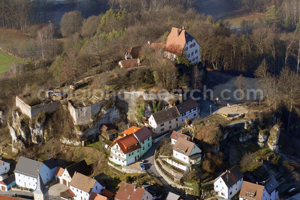 Aerial image Hartenstein - , Blick auf die Ruine Burg Hartenstein. Die Burg wurde um 918 erbaut. Anfang des 18. Jahrhunderts wurde sie durch Belagerung so stark beschädigt, dass sie danach als Steinbruch be- nutzt wurde. Burg Hartenstein AG, Dipl. Ing. (FH) Andreas Freihöfer, Burg 1, 91235 Hartenstein, E-Mail: info@burg-hartenstein.com,