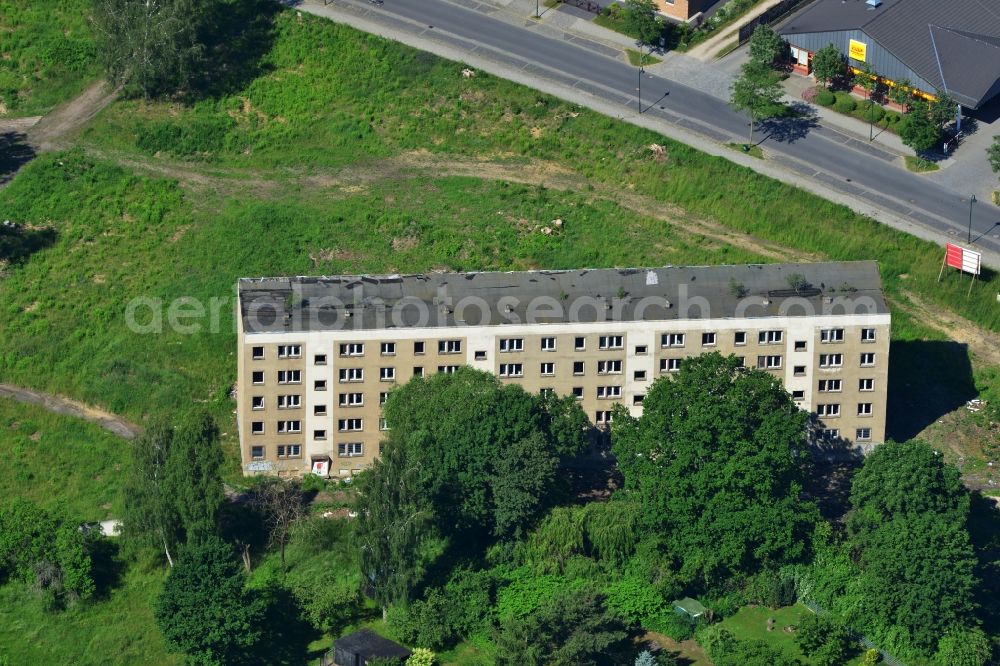 Bernau from the bird's eye view: Ruins of DDR prefab multifamily residential buildings in Bernau state of Brandenburg