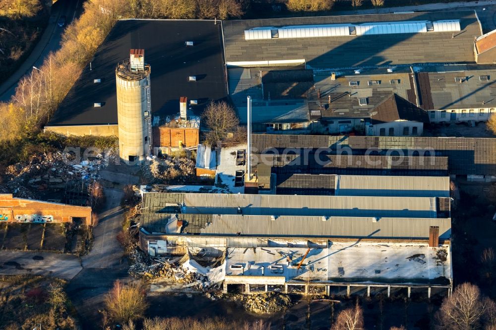 Aerial photograph Schwelm - Ruins of the former factory - building on Zassenhaus-Gelaende on Carl-vom-Hagen-Strasse - Viktoriastrasse in Schwelm in the state North Rhine-Westphalia, Germany