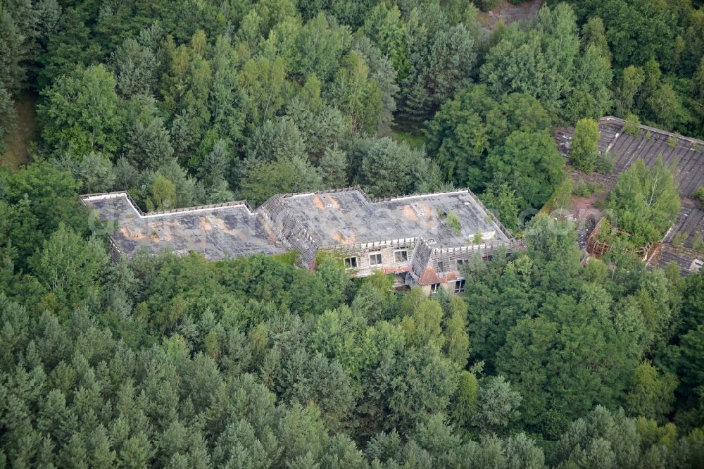 Templin from the bird's eye view: Ruins of the former hotel - the building im Waldstueck des Forst Buchheide in Templin in the state Brandenburg