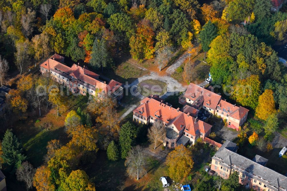 Aerial photograph Oranienburg - Ruins of the former hospital - building Heilstaette Grabowsee in Oranienburg in the state Brandenburg, Germany