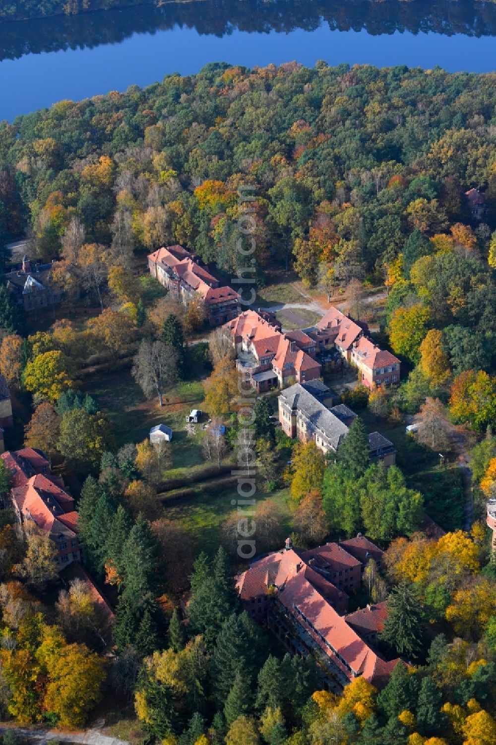 Oranienburg from the bird's eye view: Ruins of the former hospital - building Heilstaette Grabowsee in Oranienburg in the state Brandenburg, Germany