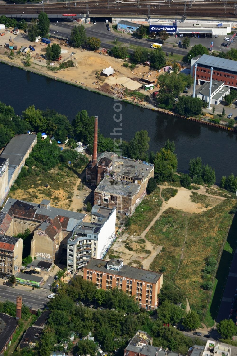 Berlin Mitte from above - Ruin - factory ruin on Paula-Thiede-Ufer on the banks of the River Spree in Berlin - Mitte