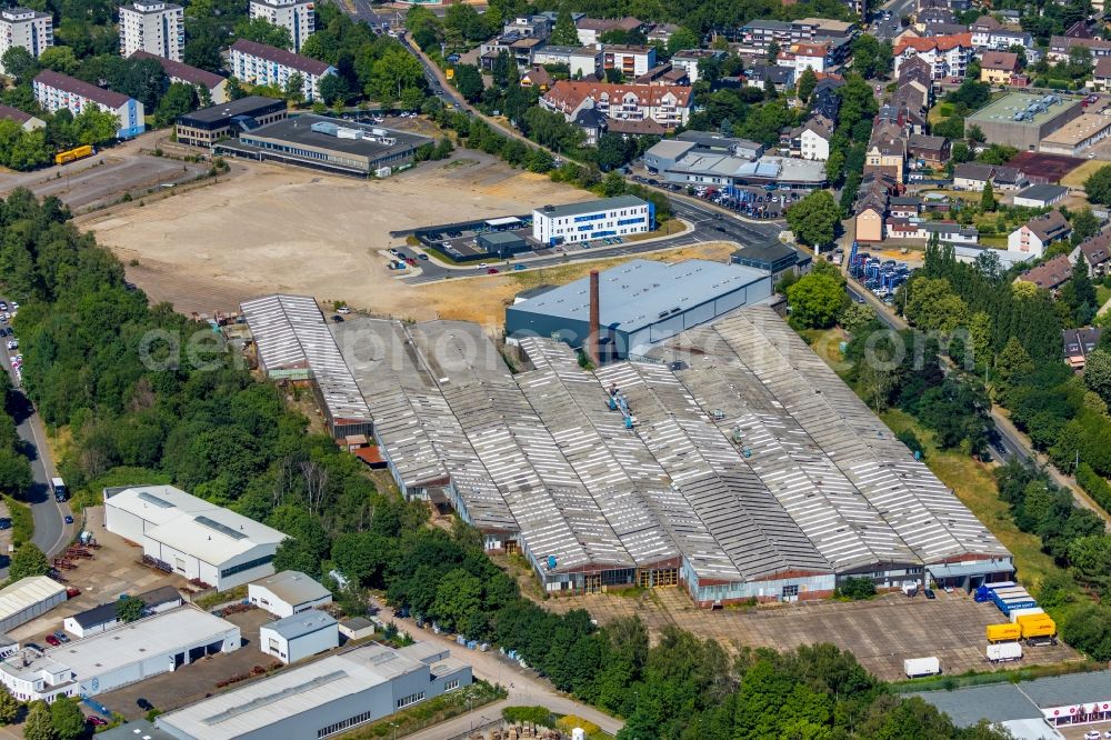 Aerial photograph Hattingen - Ruin the buildings and halls on the former O&K-Gelaende with neuem Parkplatz and Polizeiwache along the Nierenhofer Strasse in Hattingen in the state North Rhine-Westphalia, Germany