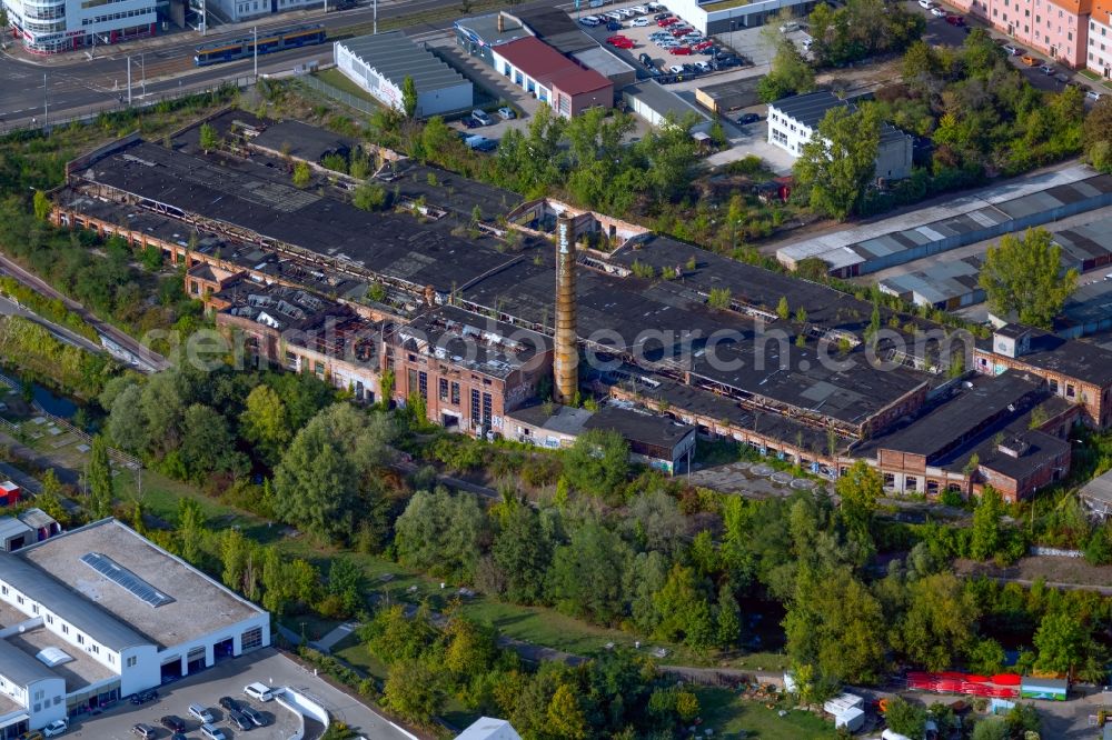 Aerial photograph Leipzig - Ruin the buildings and halls of the the former weaving mill and jute spinning mill Traenkner und Wuerker of VEB Texafol on Luetzner Strasse in the district Neulindenau in Leipzig in the state Saxony, Germany