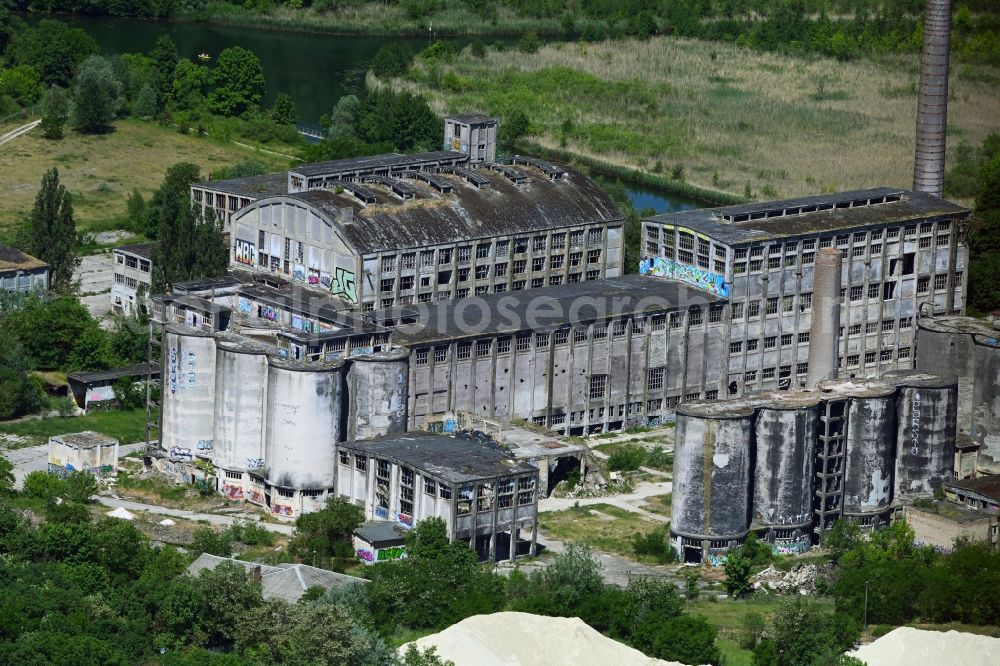 Aerial photograph Rüdersdorf - Ruin the buildings and halls of Cement and phosphate chemical plant in the district Tasdorf in Ruedersdorf in the state Brandenburg, Germany