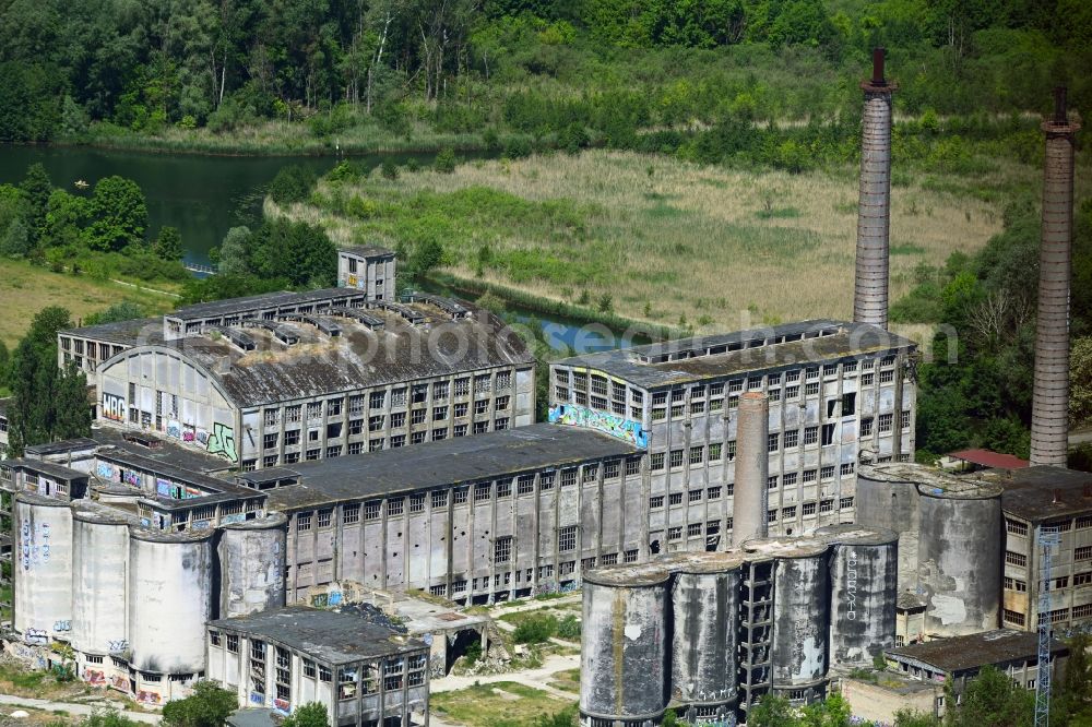 Aerial photograph Rüdersdorf - Ruin the buildings and halls of Cement and phosphate chemical plant in the district Tasdorf in Ruedersdorf in the state Brandenburg, Germany