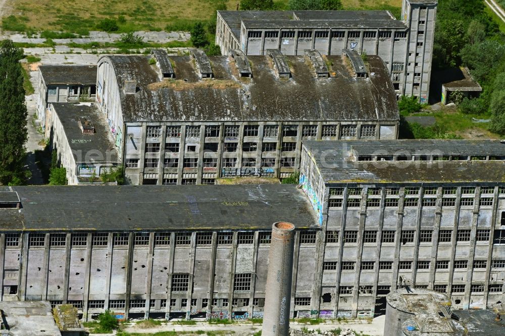 Aerial photograph Rüdersdorf - Ruin the buildings and halls of Cement and phosphate chemical plant in the district Tasdorf in Ruedersdorf in the state Brandenburg, Germany