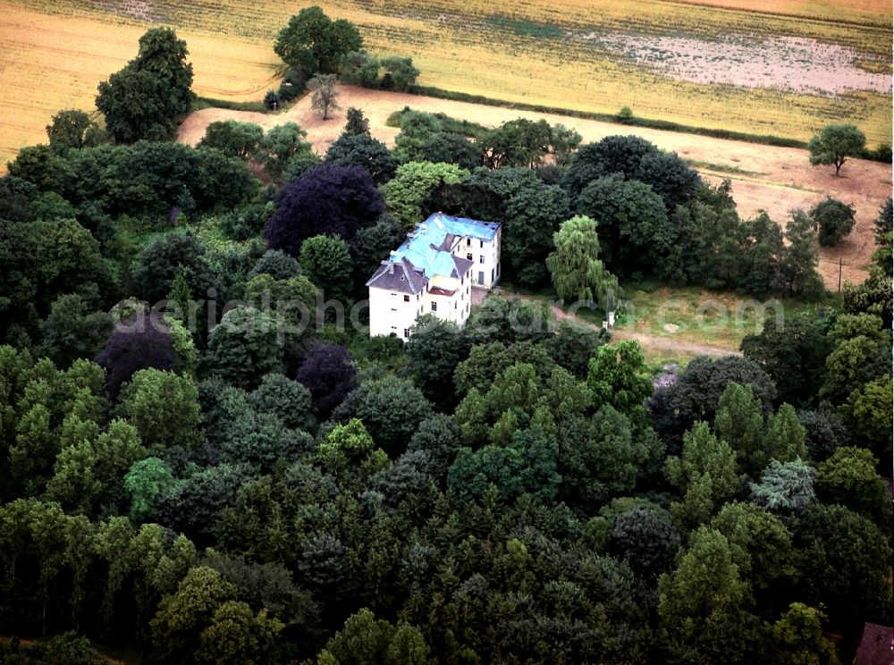 Aerial image Rheinberg - Ruins buildings and parks at the mansion of the farmhouse in Rheinberg in the state North Rhine-Westphalia