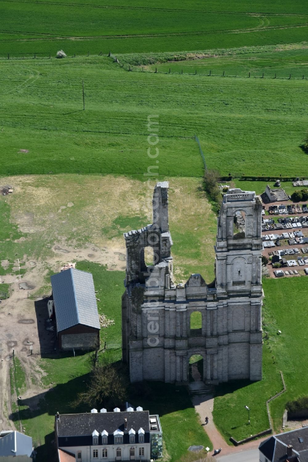 Aerial photograph Mont-Saint-Éloi - Ruins of the church building of the two collapsed towers and remains of the facade of the abbey at Mont-Saint-Eloi in Nord-Pas-de-Calais Picardy, France