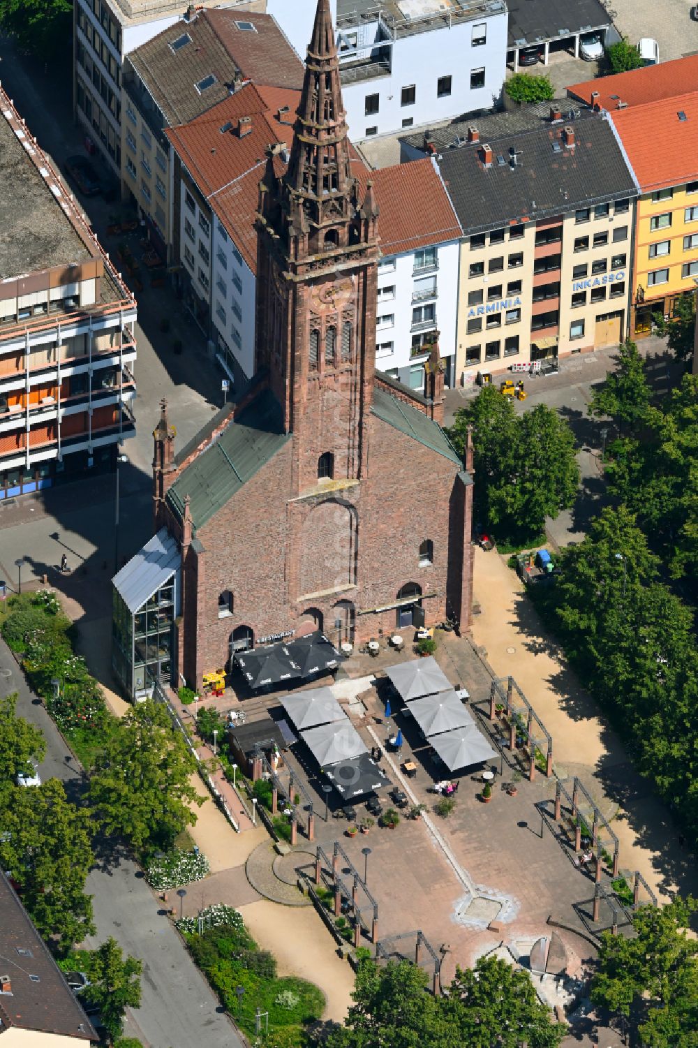 Aerial image Ludwigshafen am Rhein - Ruins of church building Lutherkirche on street Maxstrasse in the district Mitte in Ludwigshafen am Rhein in the state Rhineland-Palatinate, Germany